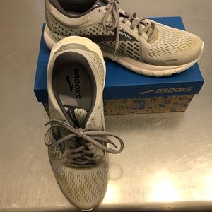 Brooks Adrenilne GTS 22s Size 11